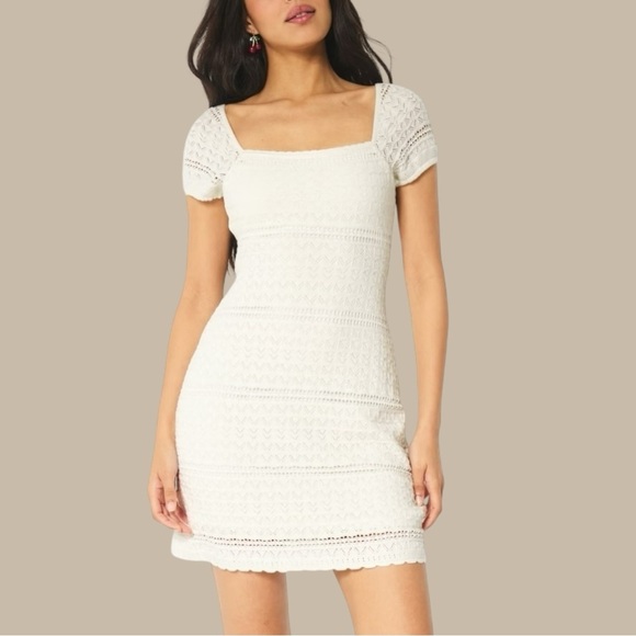 Hollister All-Over Knitted Crochet Style White Dress With Twist Back Detail SZ S - Picture 2 of 10